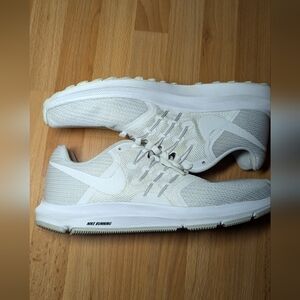 Size 8-Nike Run Swift White W